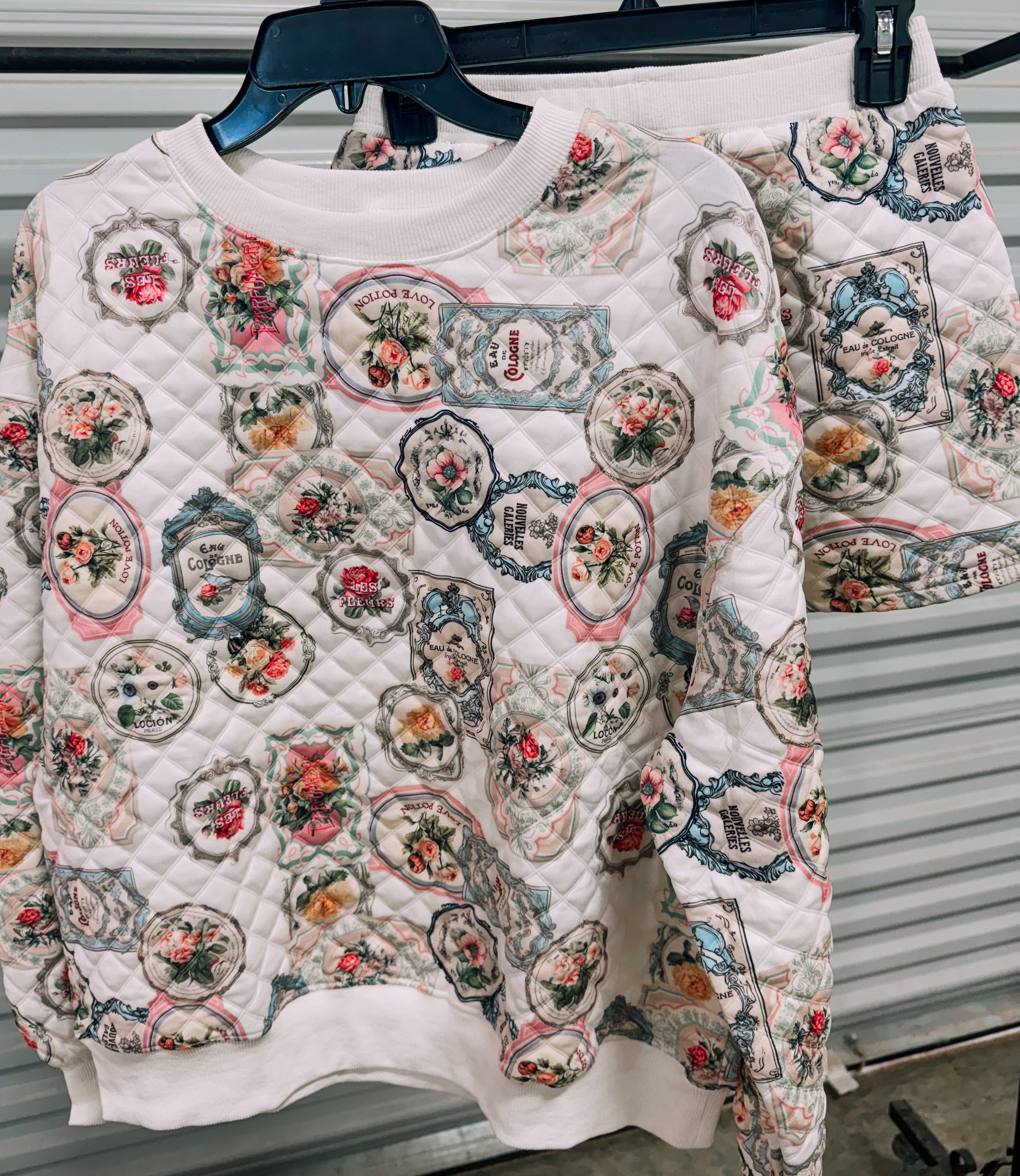 Vintage label quilted short set