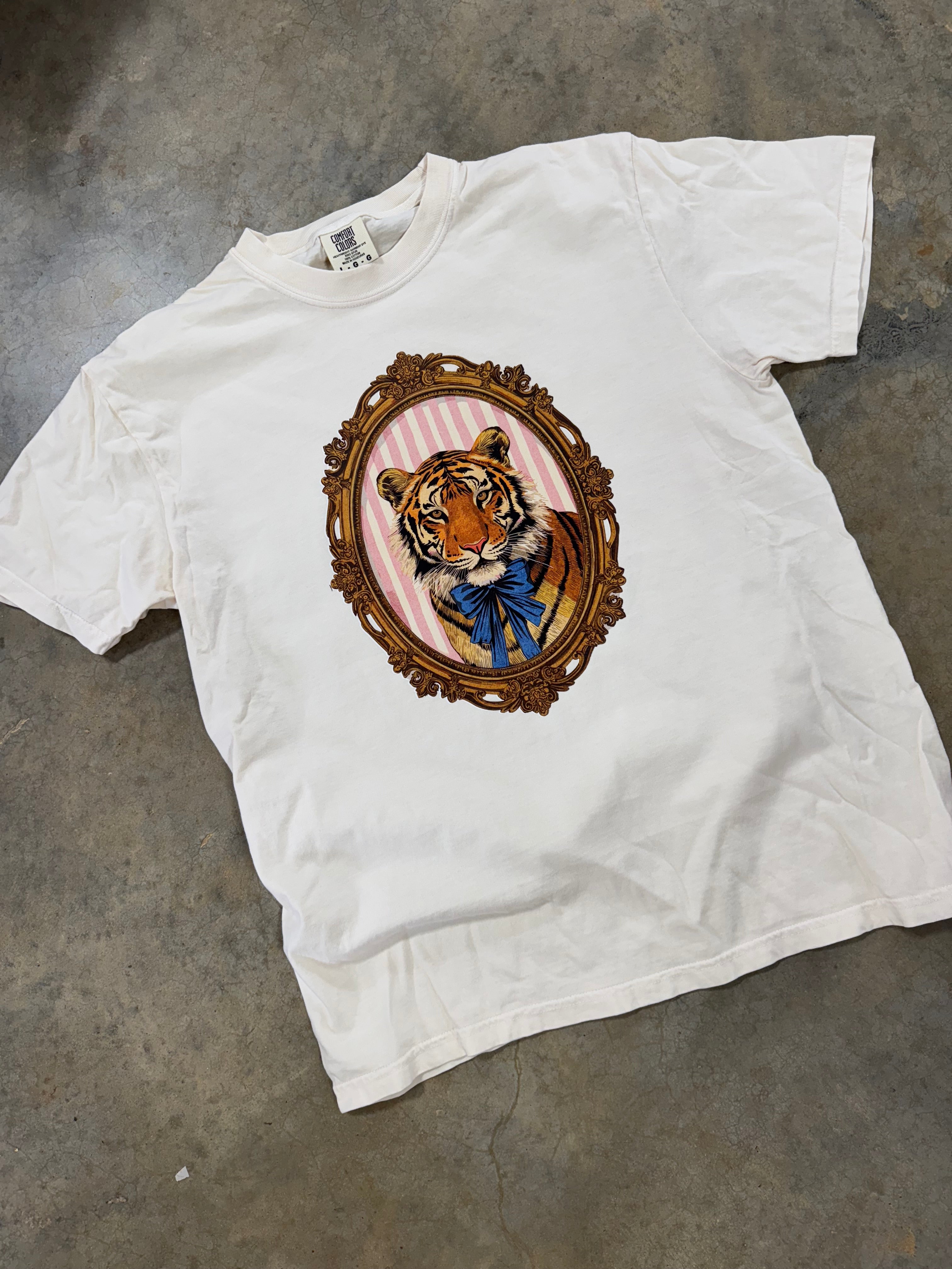 Tiger Graphic Tee Coquette | Vintage Tiger Shirt | Bow Tiger Tee | Western Boutique Shirt | Comfort Colors Graphic Tee