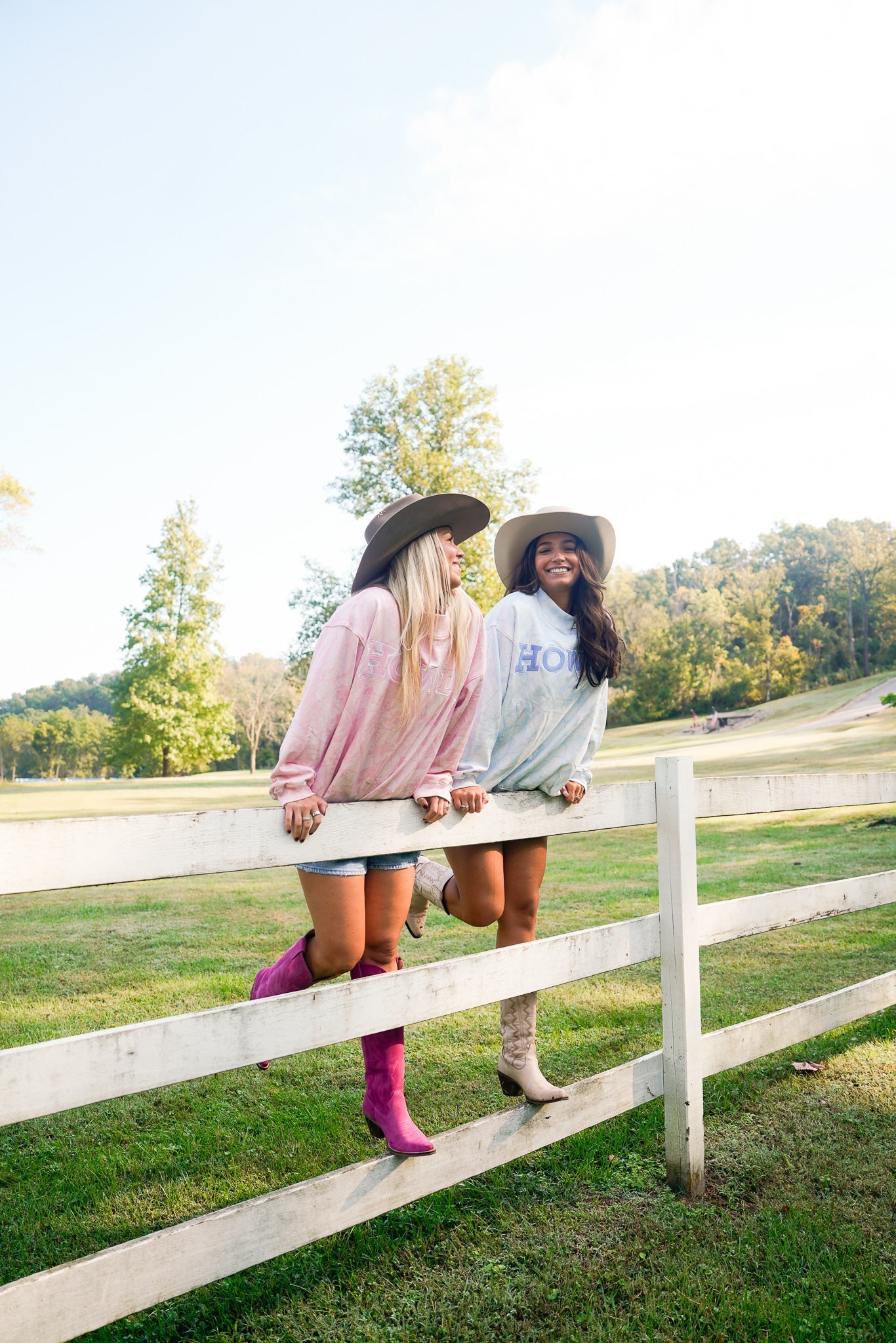 Howdy - Camo Vintage Crew-Neck Sweatshirt