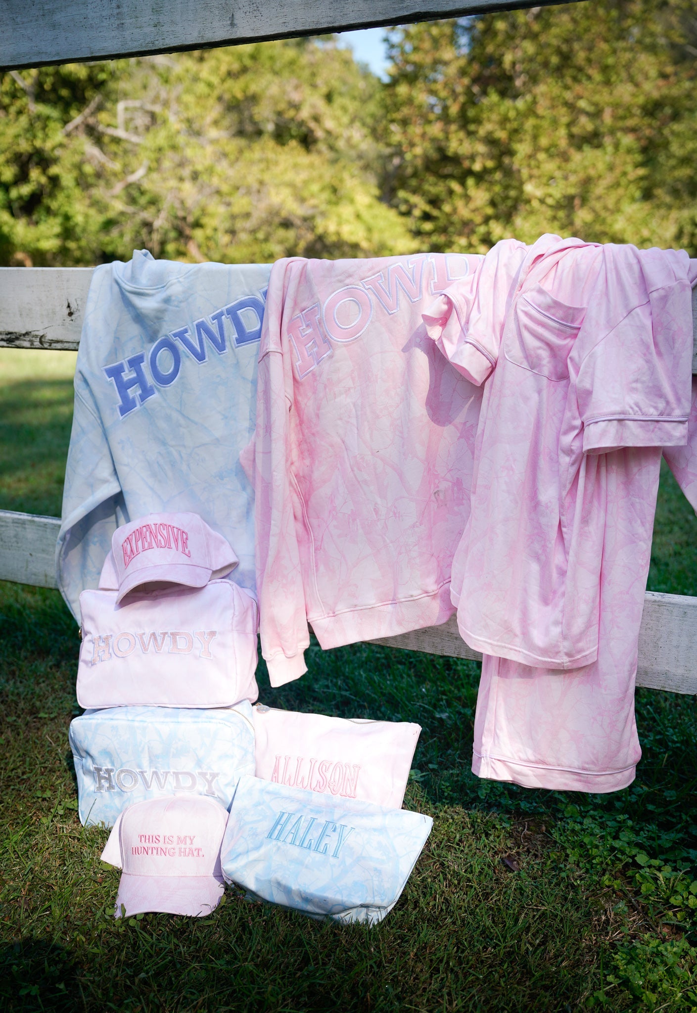 Howdy - Camo Vintage Crew-Neck Sweatshirt