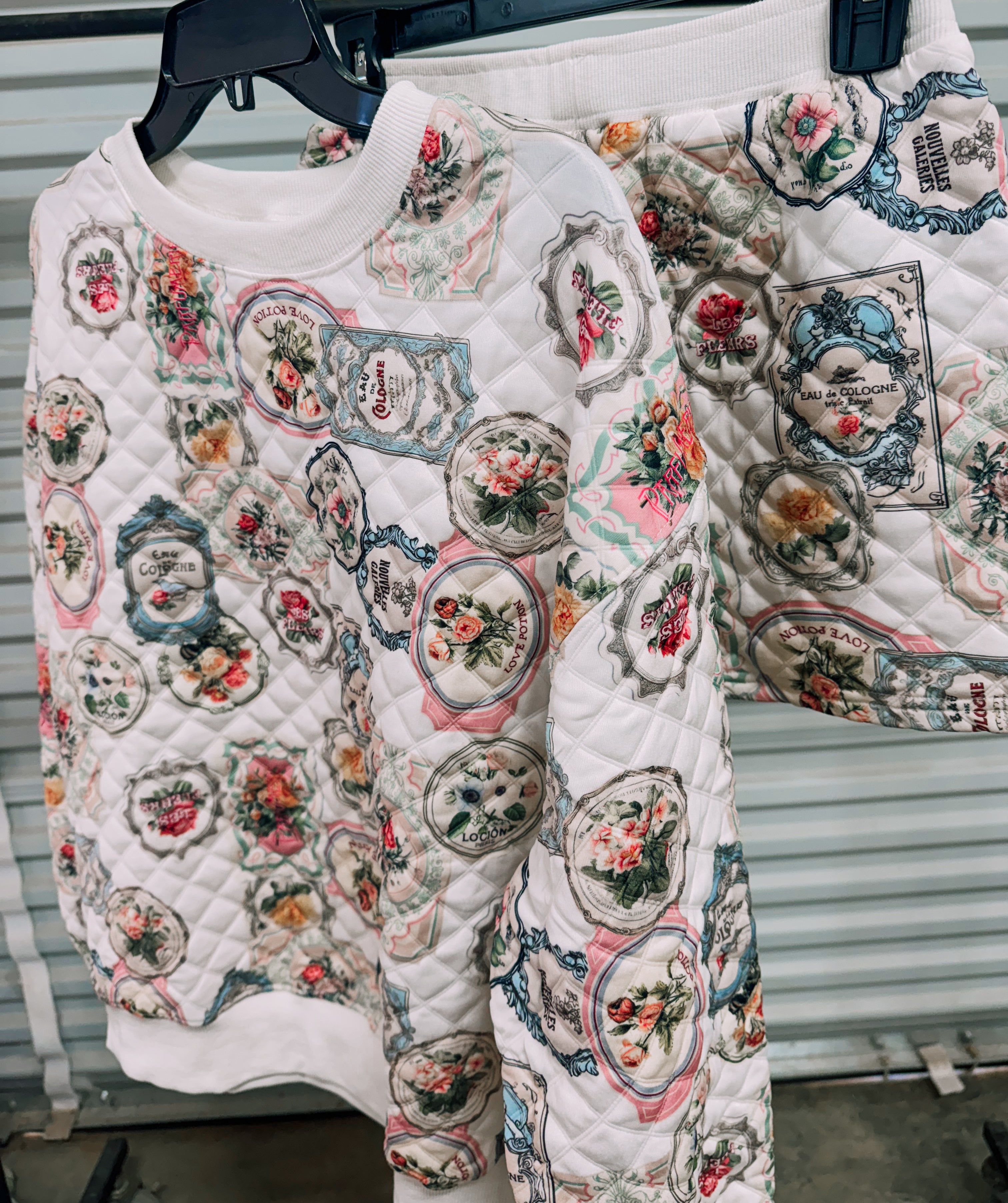 Vintage label quilted short set